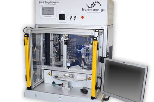  Doppelbügellötsystem mit einem dreifach geteilten Drehteller.